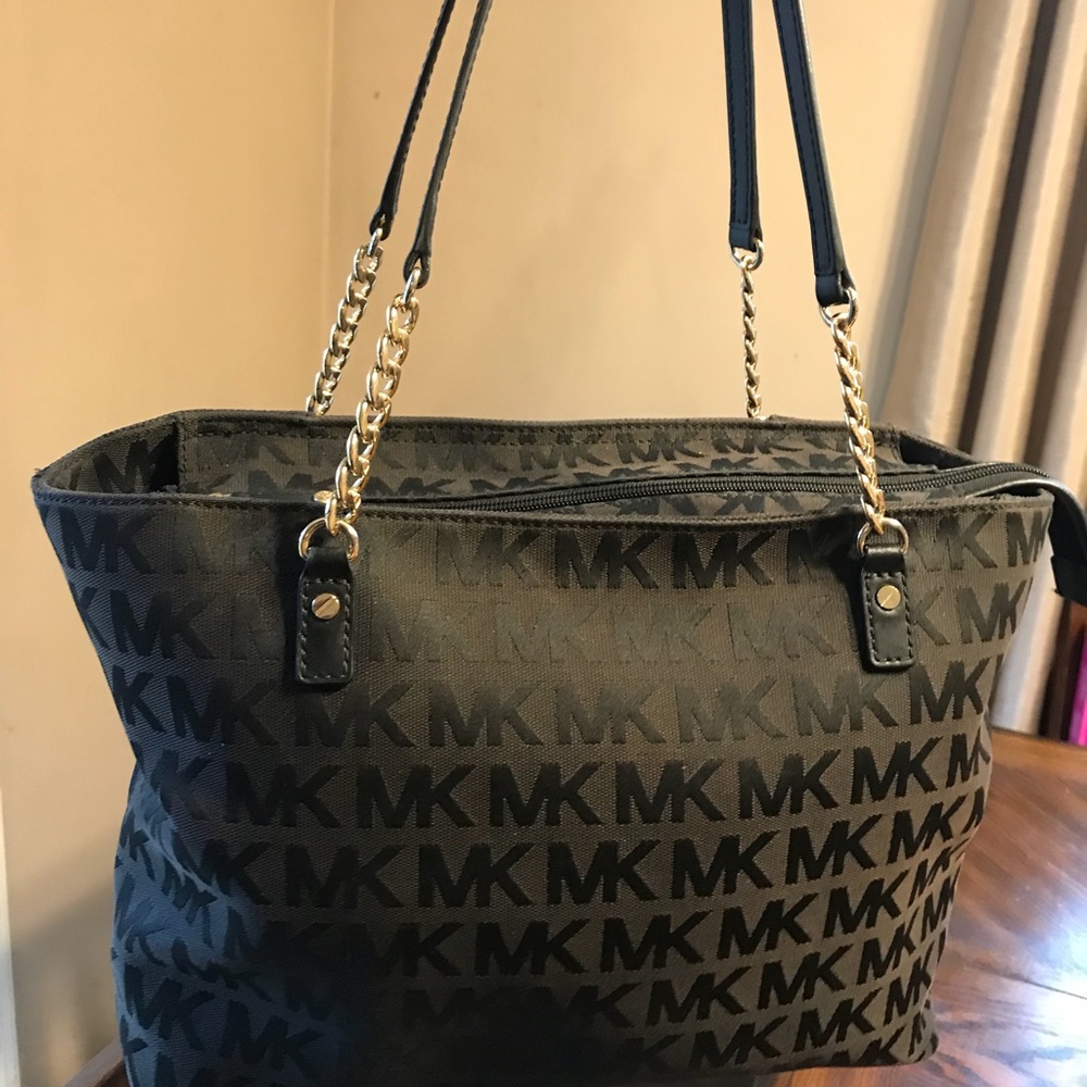 Michael Kors Jet Set tote with chains